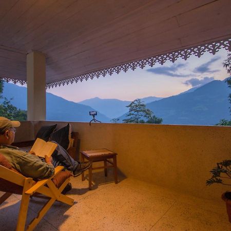 La Ipsing Farm By Stayvista - 3 Bhk Villa With Balcony, Mountain View, Indoor Games, And Pet Friendly Samdong Exteriör bild