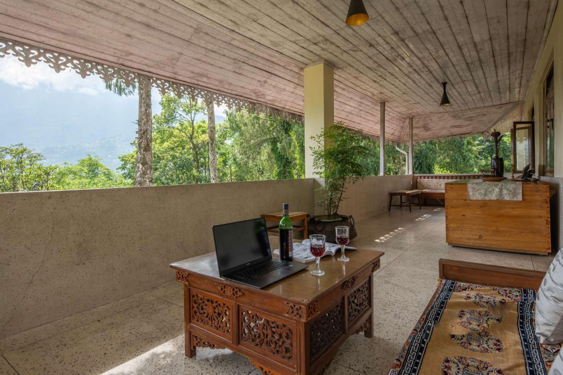 La Ipsing Farm By Stayvista - 3 Bhk Villa With Balcony, Mountain View, Indoor Games, And Pet Friendly Samdong Exteriör bild