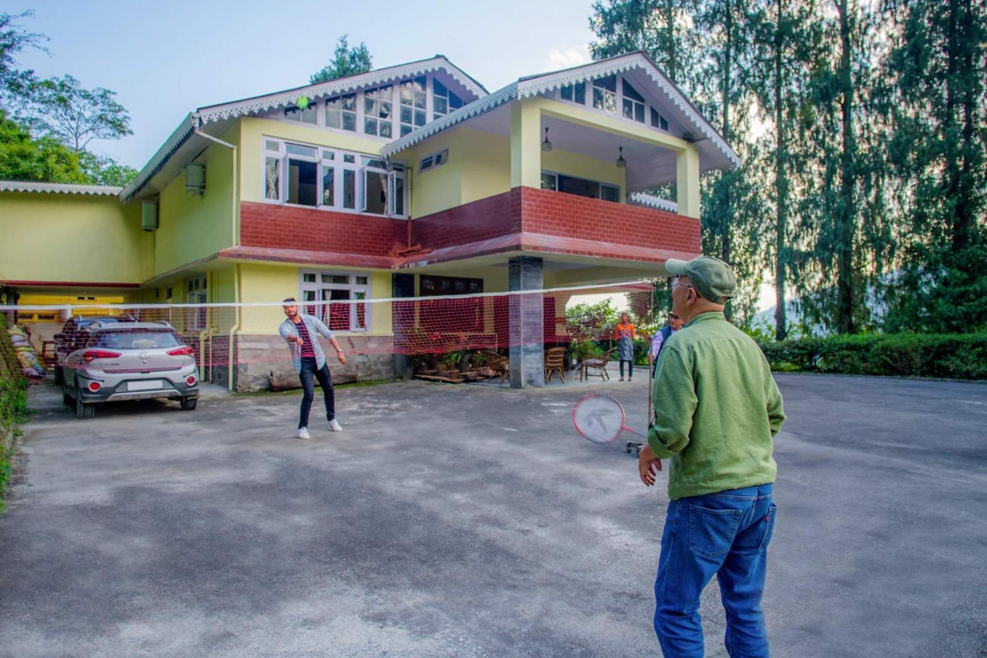 La Ipsing Farm By Stayvista - 3 Bhk Villa With Balcony, Mountain View, Indoor Games, And Pet Friendly Samdong Exteriör bild